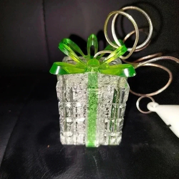 13Acrylic Gift Box Christmas light up Ornaments battery operated. Red and Green - Picture 11 of 16